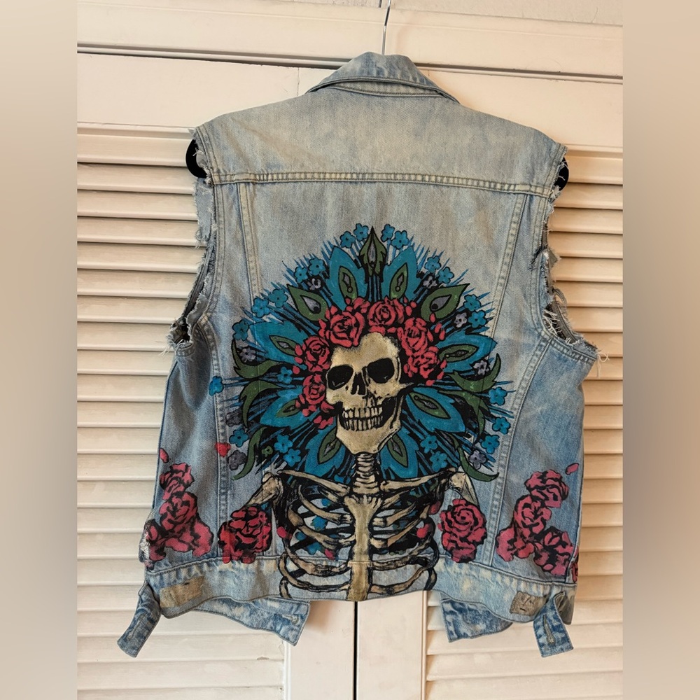 HAND-PAINTED CUSTOM DIA DE LOS MUERTOS JEAN VEST SIZE SMALL - Picture 2 of 5
